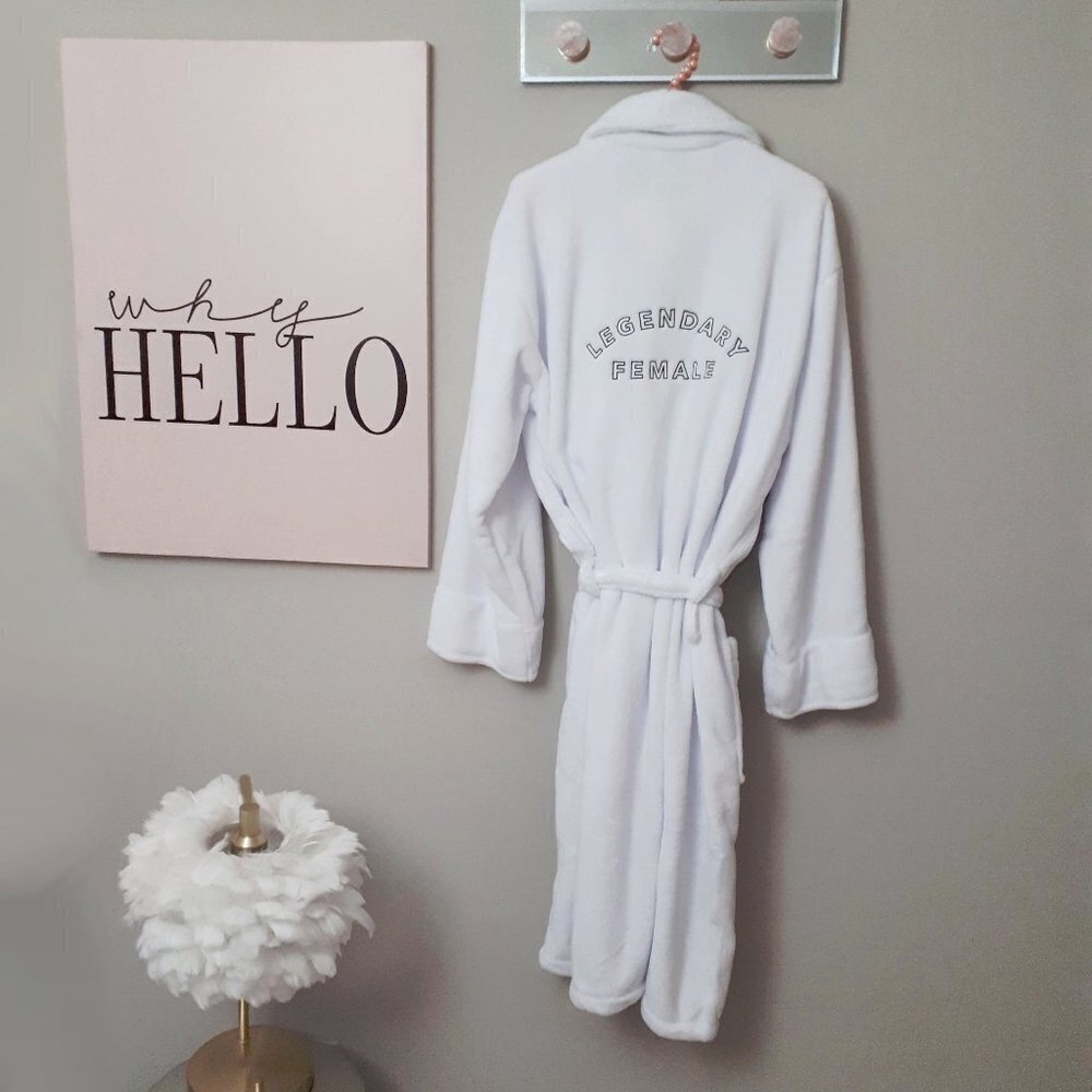 NWT LA Trading Co. white embroidered graphic plush robe - Picture 5 of 6